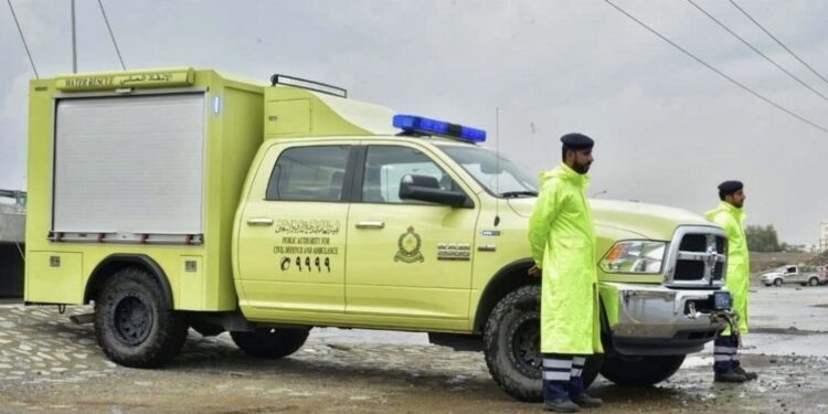 إنقاذ أكثر من 99 شخصًا في البريمي بسبب ارتفاع مياه الأمطار