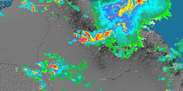 استمرار هطول الأمطار مع نشاط السحب الركامية في عدة محافظات
