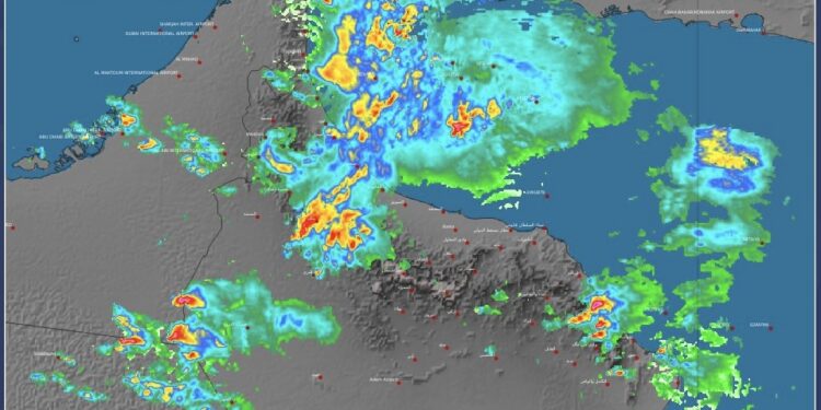 أمطار رعدية ورياح نشطة وبرد في معظم المحافظات الشمالية لسلطنة عُمان