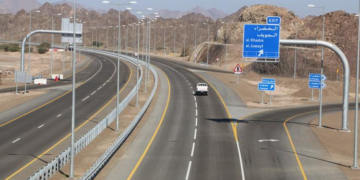 تأثر طريق البريمي–محضة بجريان الأودية وتحذيرات لمستخدمي الطريق