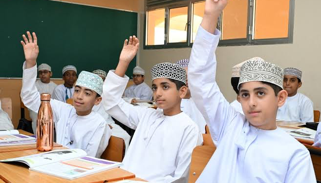 استئناف الدوام الحضوري في مسقط والتعليم “عن بُعد” في عدد من المحافظات بسبب الحالة الجوية
