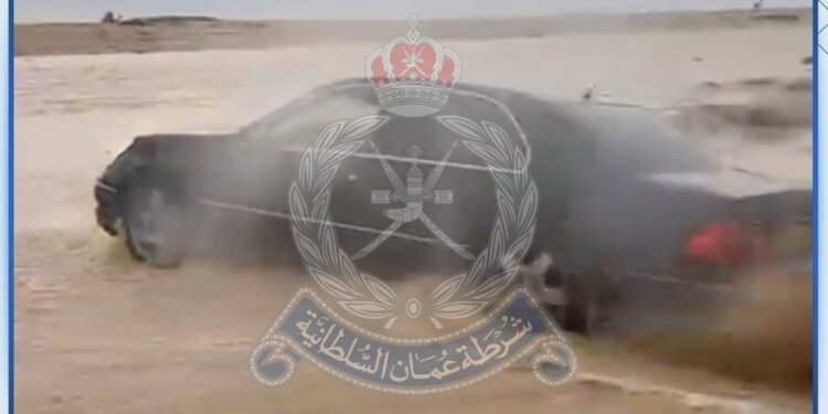 إيقاف مواطن لاستعراضه بالمركبة داخل أحد أودية الدقم