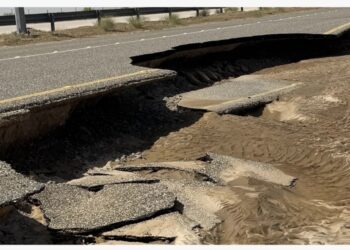 تأثر طريق حفيت–السنينة بانهيارات جزئية وتدفق المياه