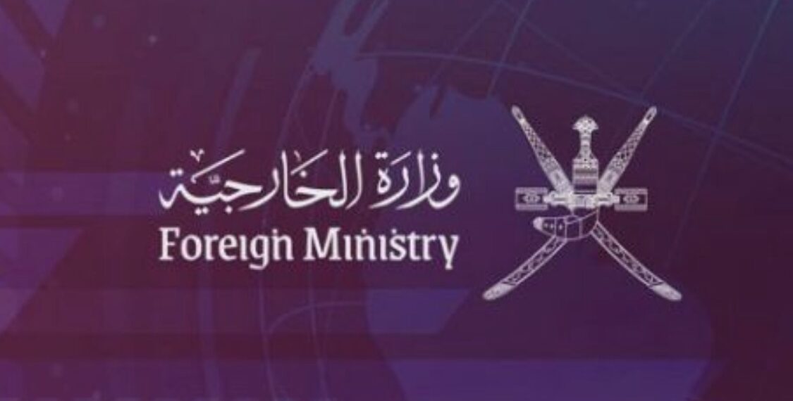 سفارةُ سلطنةِ عُمان في طهران تباشر تنفيذ المرحلة الثالثة والأخيرة من خطة تسهيل عودة المواطنين العُمانيين الراغبين في العودة إلى أرض الوطن