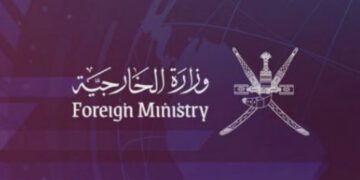 سفارةُ سلطنةِ عُمان في طهران تباشر تنفيذ المرحلة الثالثة والأخيرة من خطة تسهيل عودة المواطنين العُمانيين الراغبين في العودة إلى أرض الوطن