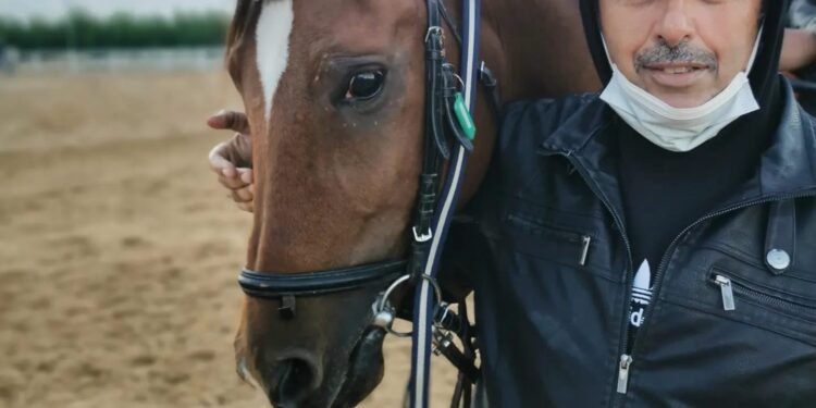 الفارس راشد السعيدي .. من الخيالة السلطانية إلى عالم التدريب