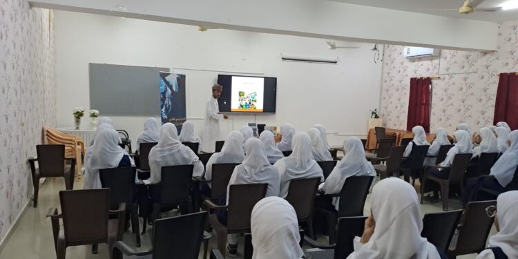 محاضرة "مدرسة بلا نفايات" تعزز الوعي البيئي لدى طالبات شمال الشرقية 1 محاضرة “مدرسة بلا نفايات” تعزز الوعي البيئي لدى طالبات شمال الشرقية