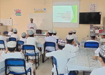 محاضرة توعوية حول أهمية المياه بمدرسة الحواري بن محمد الأزدي بالمضيبي