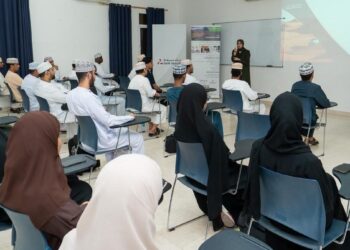 بنك مسقط ينظم ورش عمل حول مبادئ الثقافة المالية لطلاب الكلية العلميّة للتصميم