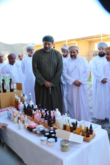 موسم ربيع الورد يعزز الحركة السياحية وينشّط الاقتصاد المحلي بمحافظة الداخلية 2 1d9f7db1 3cfb 4cd0 a07d 7856bebfcacd