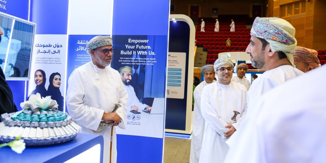 بنك عُمان العربي يعزز تواصله مع الكفاءات الشابة في معرض التوظيف بجامعة السلطان قابوس 2026 1 بنك عُمان العربي يعزز تواصله مع الكفاءات الشابة في معرض التوظيف بجامعة السلطان قابوس 2026