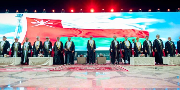 جامعة نزوى تحتفل بتخريج الدفعة الثامنة عشرة من طلبتها