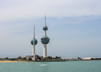 6 إصابات جراء سقوط شظايا على منطقة سكنية في الكويت