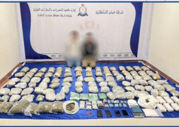 القبض على شخصين بحوزتهما مواد مخدرة في جنوب الباطنة