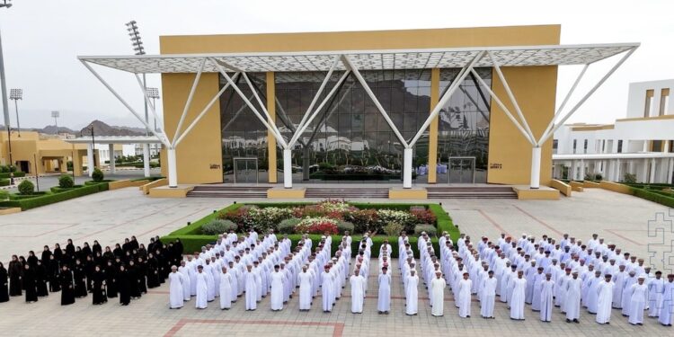 الشرطة تستقبل دفعة جديدة من المواطنين والمواطنات