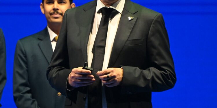 الطيران العُماني يحقق أرباحًا تاريخية ويقلّص المديونية لأول مرة منذ 15 عامًا