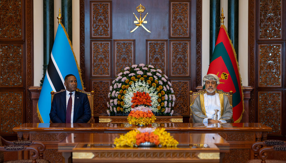 جلالةُ السُّلطان المُعظّم والرئيس البوتسواني يشهدان توقيع عدد من الاتفاقيات 1 جلالةُ السُّلطان المُعظّم والرئيس البوتسواني يشهدان توقيع عدد من الاتفاقيات