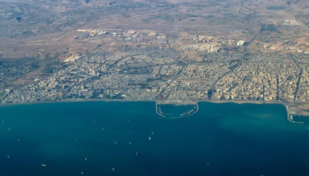 إيران: فتح مضيق هرمز أمام حركة السفن