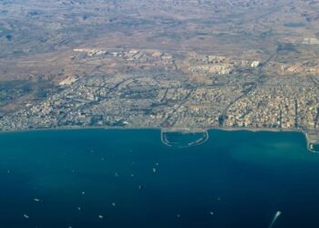 إيران: فتح مضيق هرمز أمام حركة السفن