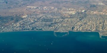 إيران: فتح مضيق هرمز أمام حركة السفن