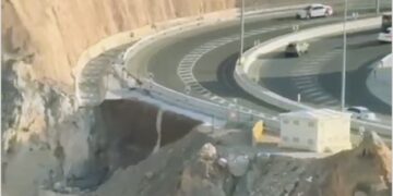 بلدية مسقط توضح بشأن مقطع متداول عن انهيار في شارع الجبل