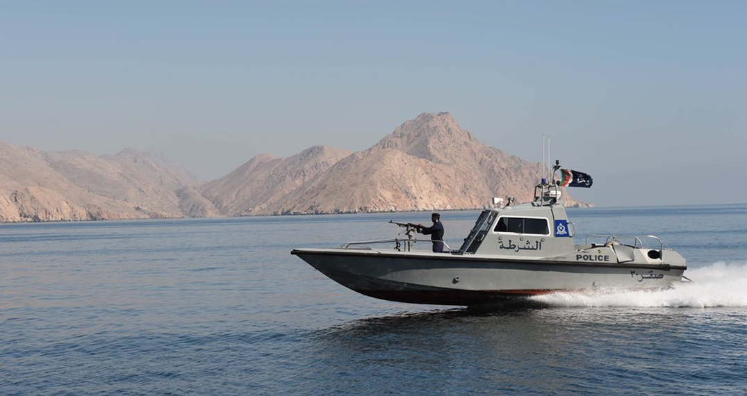 إنقاذ 3 مواطنين بعد غرق قاربهم في عرض البحر ببركاء