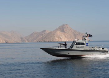 إنقاذ 3 مواطنين بعد غرق قاربهم في عرض البحر ببركاء