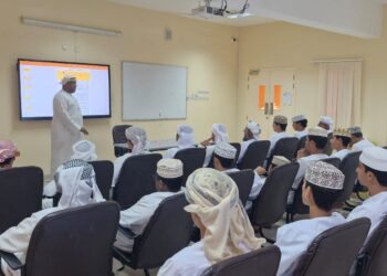 محاضرة توعوية بمدرسة الجلندى لتعزيز الوعي البيئي وحماية الحياة الفطرية