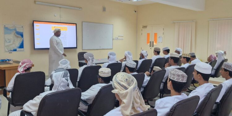 محاضرة توعوية بمدرسة الجلندى لتعزيز الوعي البيئي وحماية الحياة الفطرية