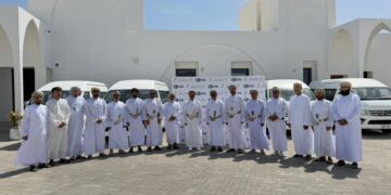 كروة للسيارات تسلّم 10 حافلات ركاب سعة 14 راكبًا لمحافظة جنوب الشرقية دعماً لمنظومة العمل البلدي