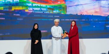 عمانتل تفوز بالجائزة البلاتينية ضمن فئة الممارسات البيئية والاجتماعية والحوكمة