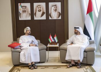 قيس اليوسف يبحث تعزيز التعاون الاقتصادي والاستثماري بين سلطنة عُمان ودولة الامارات العربية المتحدة