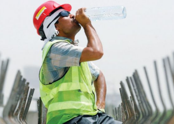 وزارة العمل : حظر العمل وقت الظهيرة لم يبدأ بعد