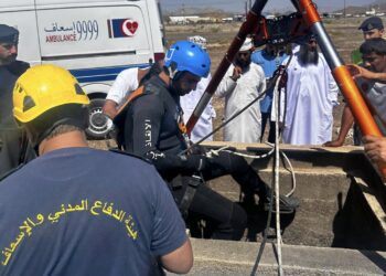 إنقاذ شخص احتُجز أثناء صيانة فلج في ولاية إزكي ونقله للمستشفى