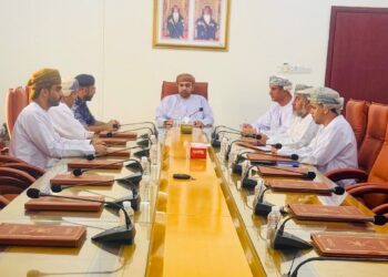 هيئة البيئة تناقش تحديات نقل الرمال وتأثيراتها على المراعي والمياه الجوفية بولاية المضيبي