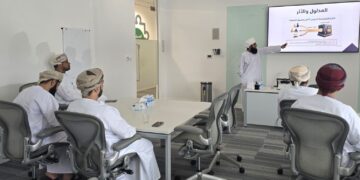 موظفو ميثاق وفريق العلوم الإسلامية بجامعة السلطان قابوس يتبادلون الخبرات حول استثمار الأوقاف وتمويلها