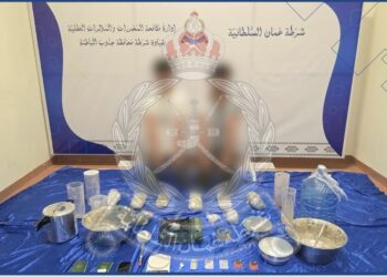القبض على شخصين بحوزتهما كمية كبيرة من المخدرات في جنوب الباطنة