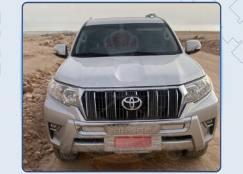 إحباط محاولة تهريب مركبة وضبط متهمين بظفار