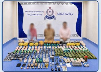 القبض على 3 أشخاص ببركاء وبحوزتهم مواد مخدرة