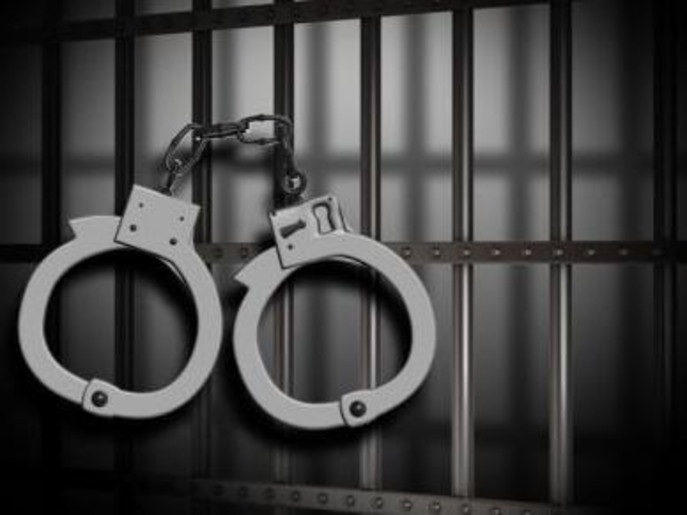 القبض على شخصين تورطا في جرائم سرقة بالإكراه واستخدام وثائق مزورة 1 القبض على شخصين تورطا في جرائم سرقة بالإكراه واستخدام وثائق مزورة