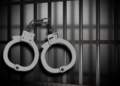 القبض على 3 أشخاص بتهمة سرقة مركبة وإحراقها في مصيرة