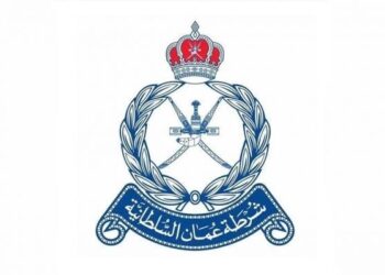 إيقاف وافد لقيادته شاحنة بتهور واصطدامه بدوار في العامرات