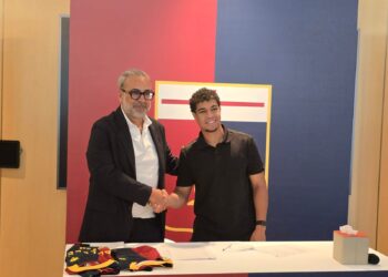 نادي جنوة الإيطالي يوقع عقد احتراف لاعب الوسط العُماني صهيب الخروصي لمدة ثلاث سنوات