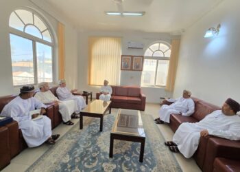بحث إقامة معرض للمنتجات العُمانية في زنجبار