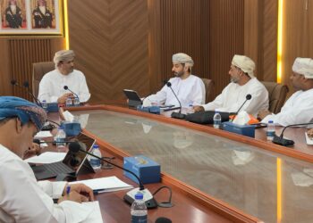 بحث إجراءات نوعية للحد من المهددات البيئية والحفاظ على المقومات الطبيعية بجزيرة مصيرة