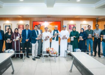 شركة كيمجي رامداس للشحن تحتفي بالكاتب العماني أنور عبد الستار البلوشي بمناسبة إصدار روايته الأولى “شاهين”